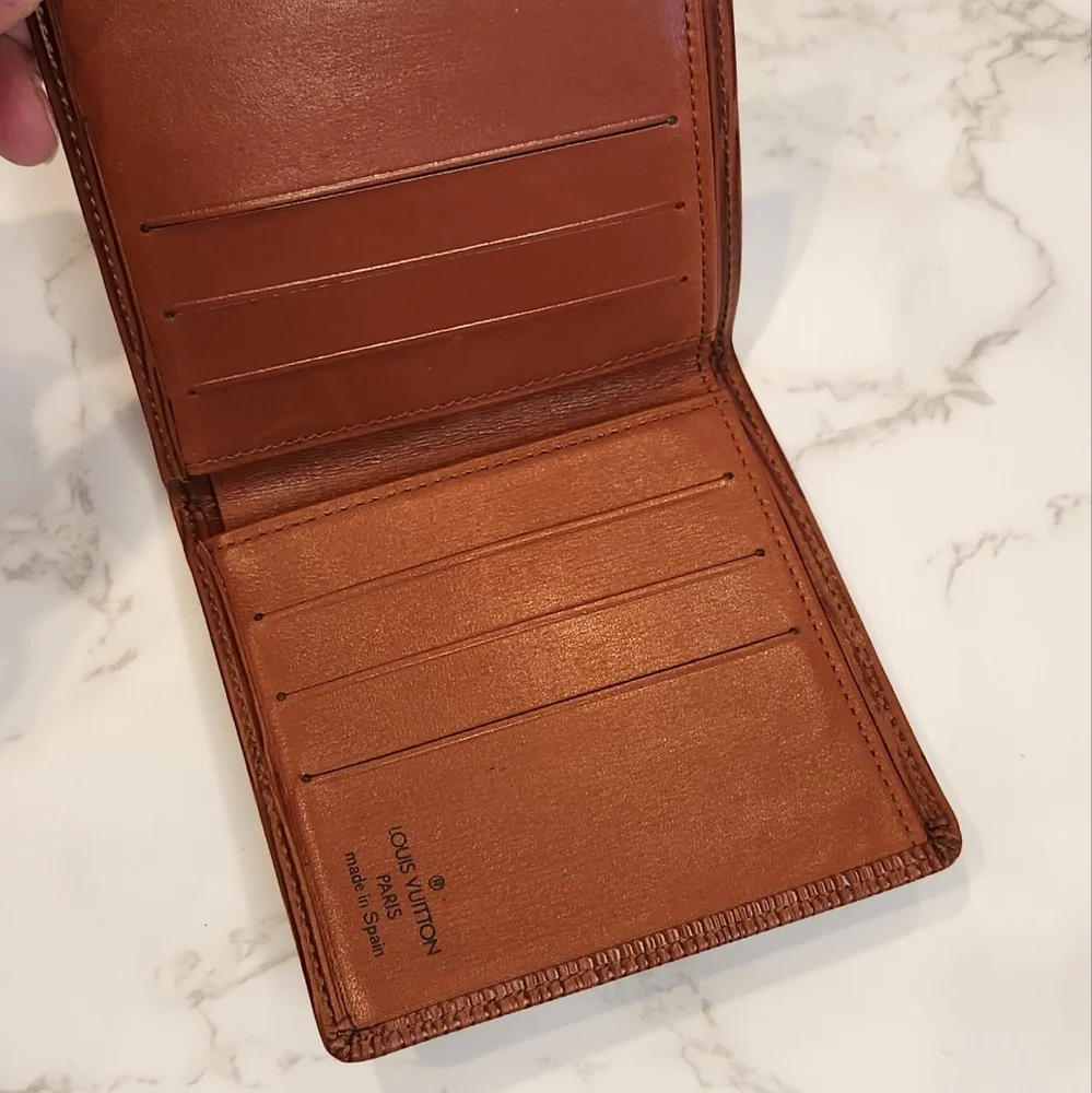 Auth Louis Vuitton Bifold Brown Epi Leather Wallet